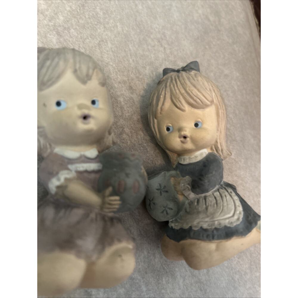 2 VINTAGE GIRL FIGURINES JAPAN Sitting Water Pitcher Hand Painted Ceramic - Picture 4 of 8